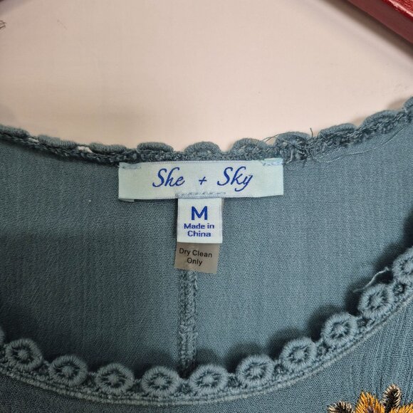 She + Sky Embroidered Boho Sleeveless Tunic Top Blue Floral Medium - Picture 4 of 6